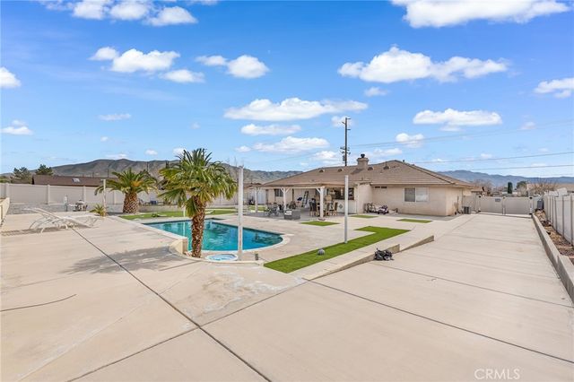 19084 Rocksprings Road, Hesperia, CA 92345