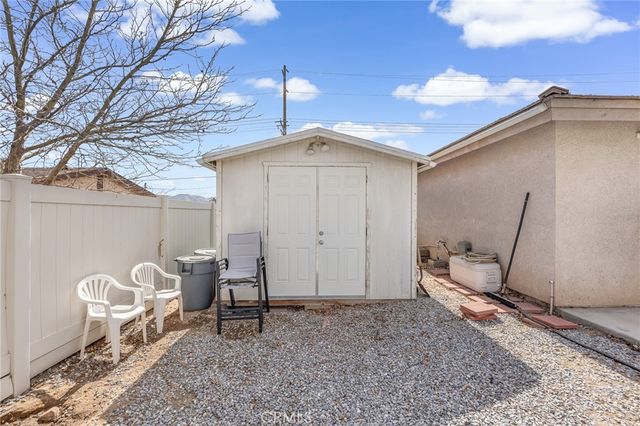 19084 Rocksprings Road, Hesperia, CA 92345