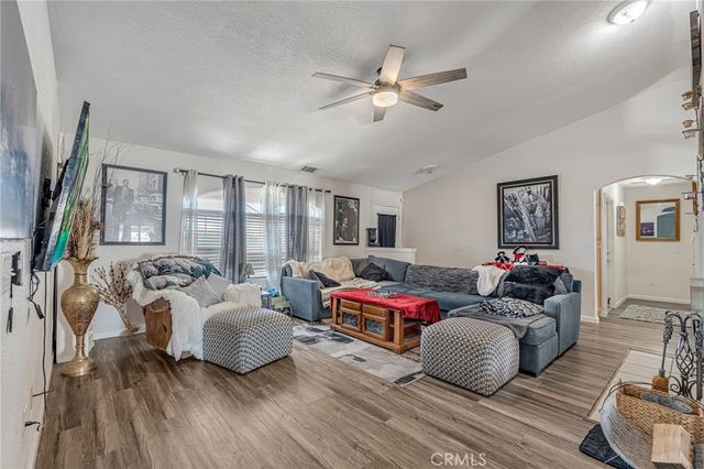 19084 Rocksprings Road, Hesperia, CA 92345