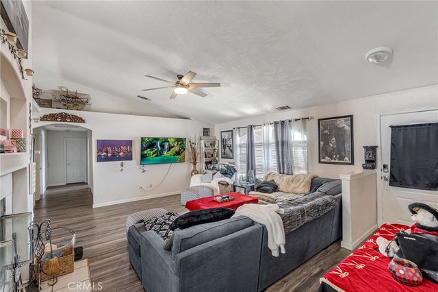 19084 Rocksprings Road, Hesperia, CA 92345