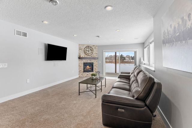 17111 Eagleview Way, Farmington, MN 55024