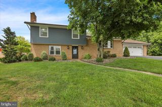 4 EXECUTIVE CIR, Reading, PA 19606
