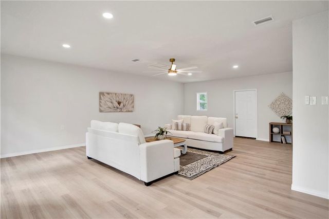 322 Thunderbird Drive W, Satsuma, AL 36572