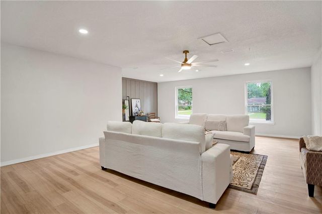 322 Thunderbird Drive W, Satsuma, AL 36572