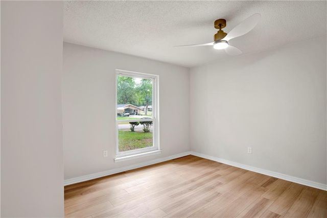 322 Thunderbird Drive W, Satsuma, AL 36572