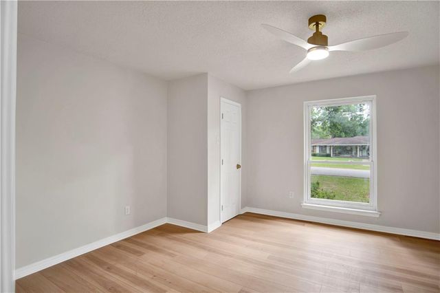 322 Thunderbird Drive W, Satsuma, AL 36572