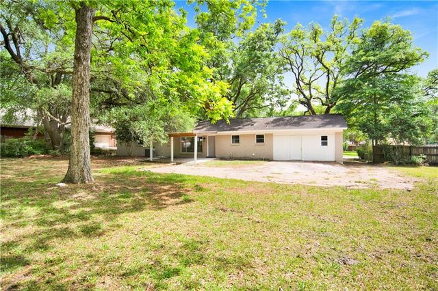 322 Thunderbird Drive W, Satsuma, AL 36572