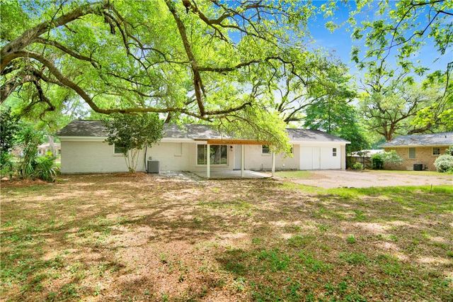 322 Thunderbird Drive W, Satsuma, AL 36572