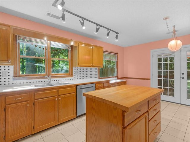 351 Waterford Drive, Jonesboro, GA 30238