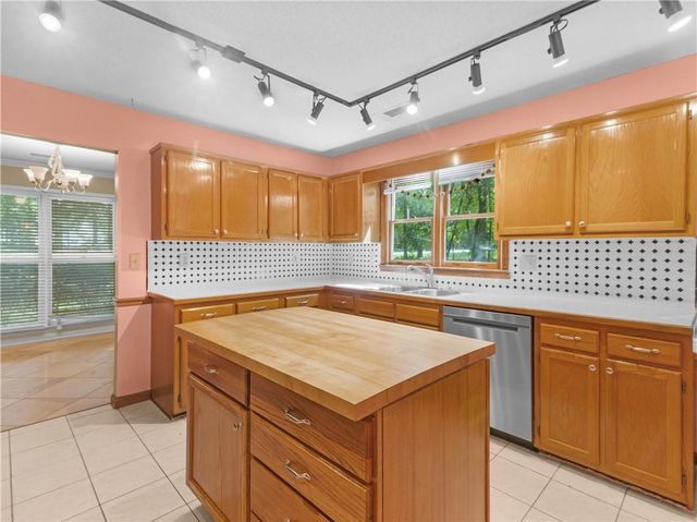 351 Waterford Drive, Jonesboro, GA 30238