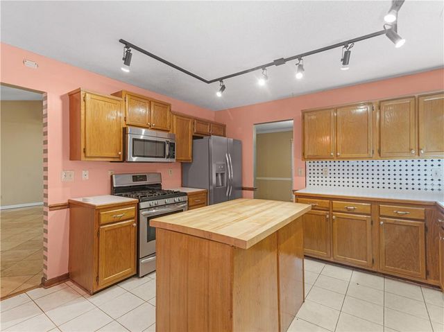 351 Waterford Drive, Jonesboro, GA 30238