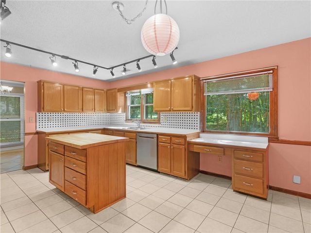 351 Waterford Drive, Jonesboro, GA 30238