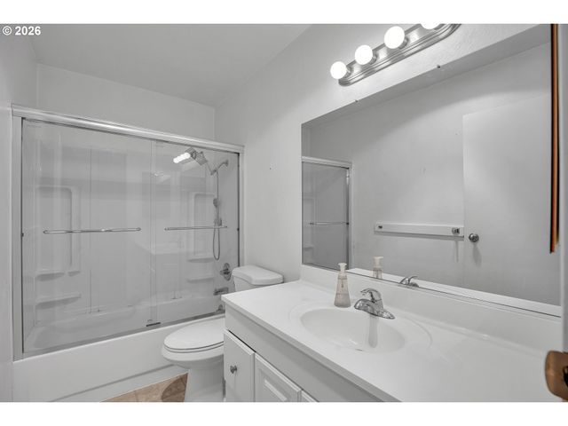 7748 Sw BARNES Rd C, Portland, OR 97225