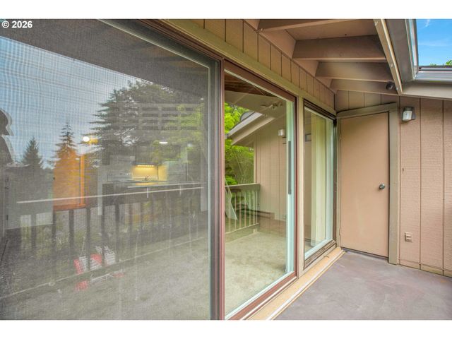 7748 Sw BARNES Rd C, Portland, OR 97225