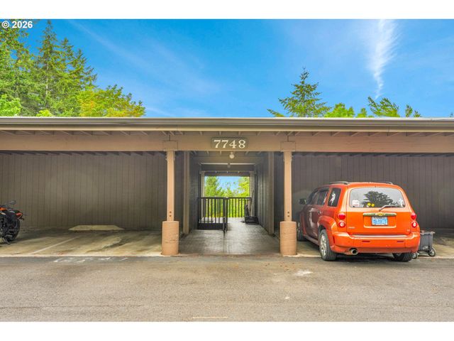 7748 Sw BARNES Rd C, Portland, OR 97225