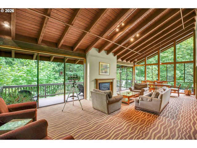 7748 Sw BARNES Rd C, Portland, OR 97225