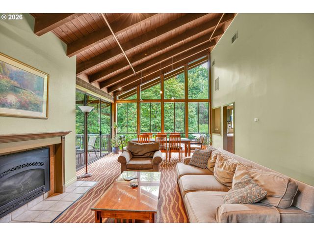 7748 Sw BARNES Rd C, Portland, OR 97225