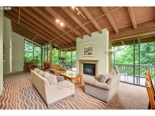 7748 Sw BARNES Rd C, Portland, OR 97225