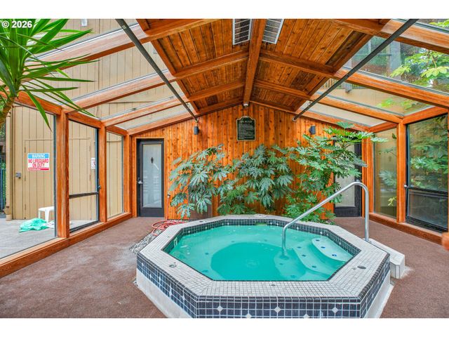 7748 Sw BARNES Rd C, Portland, OR 97225
