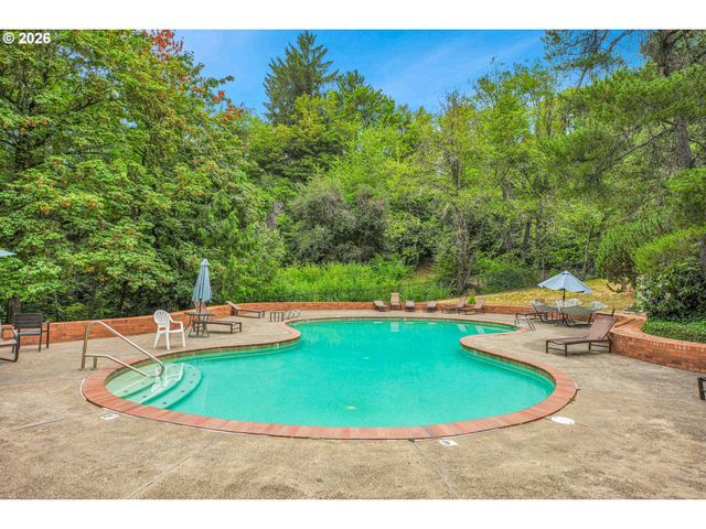 7748 Sw BARNES Rd C, Portland, OR 97225