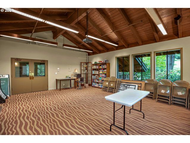 7748 Sw BARNES Rd C, Portland, OR 97225