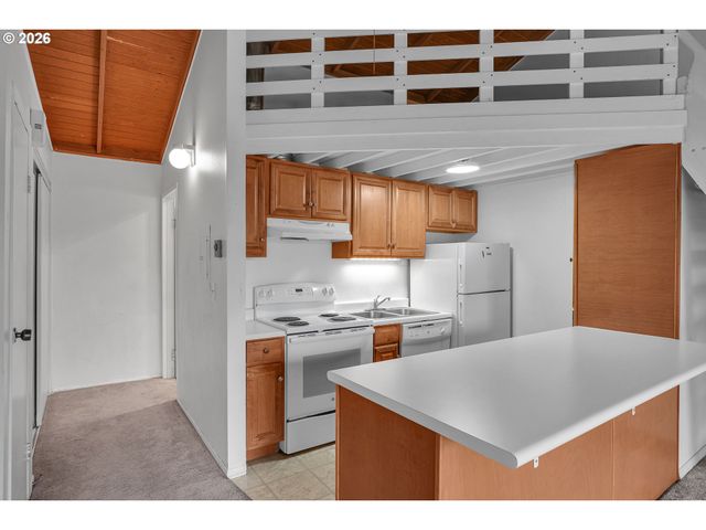 7748 Sw BARNES Rd C, Portland, OR 97225