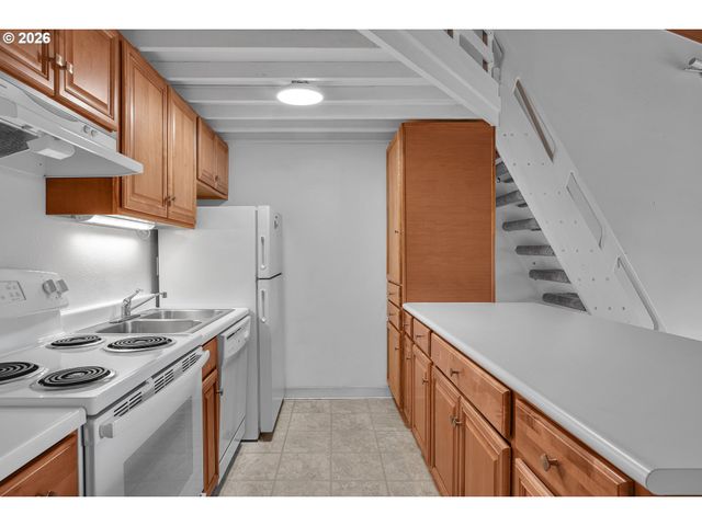 7748 Sw BARNES Rd C, Portland, OR 97225
