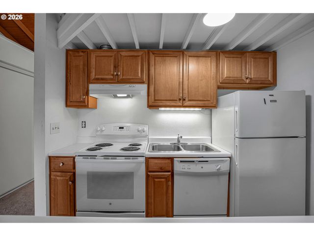 7748 Sw BARNES Rd C, Portland, OR 97225