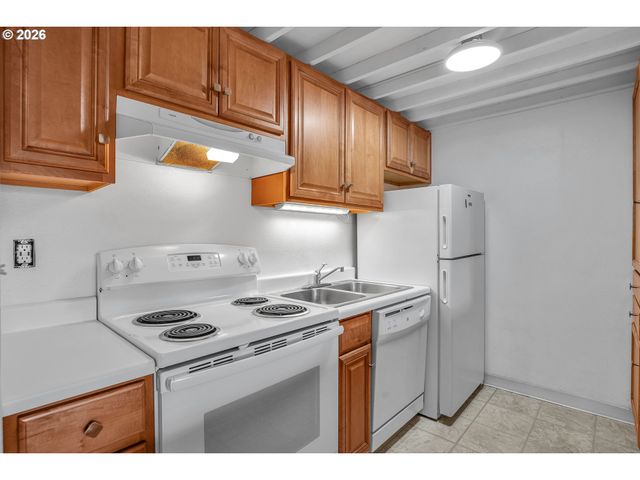 7748 Sw BARNES Rd C, Portland, OR 97225