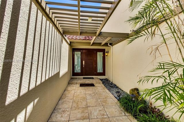 8613 SW 79th Place, Miami, FL 33143