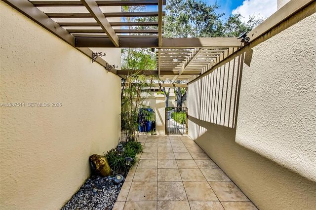 8613 SW 79th Place, Miami, FL 33143