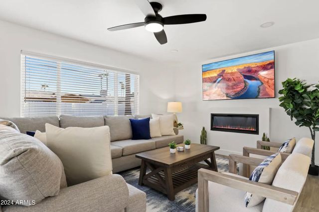 8619 E ROANOKE Avenue, Scottsdale, AZ 85257