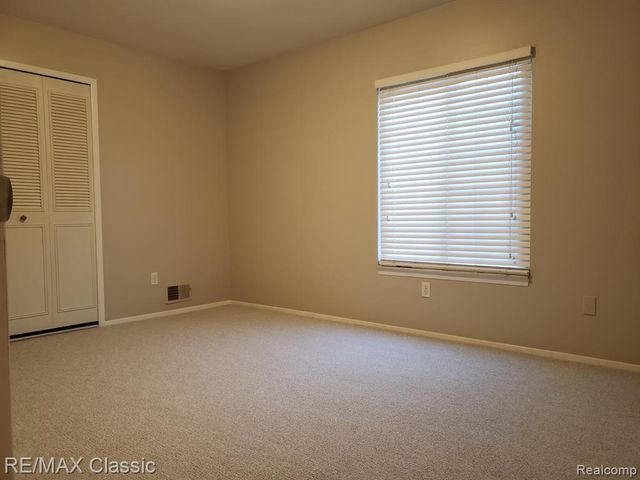 11803 Meadow Lane Drive 71, Warren, MI 48093