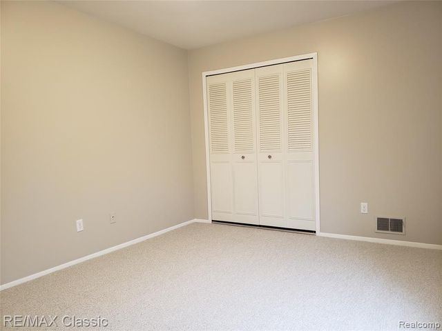 11803 Meadow Lane Drive 71, Warren, MI 48093