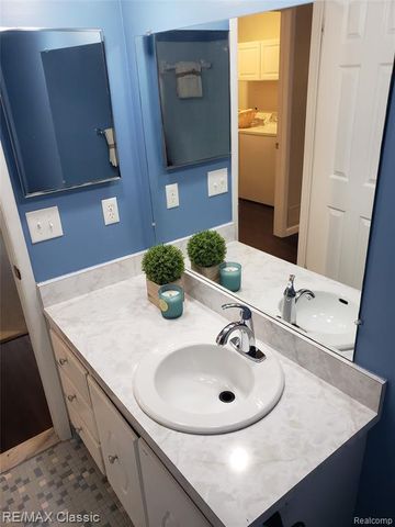 11803 Meadow Lane Drive 71, Warren, MI 48093