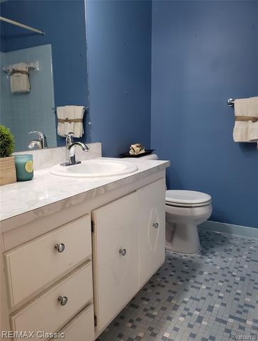 11803 Meadow Lane Drive 71, Warren, MI 48093