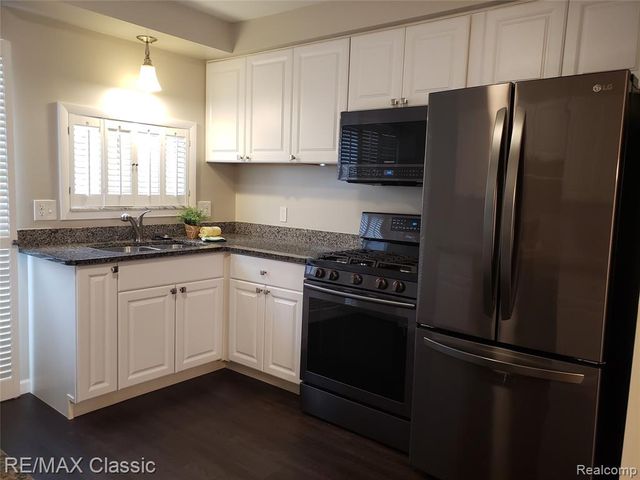 11803 Meadow Lane Drive 71, Warren, MI 48093