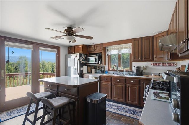 1253 Old West Road, Arlington, VT 05250