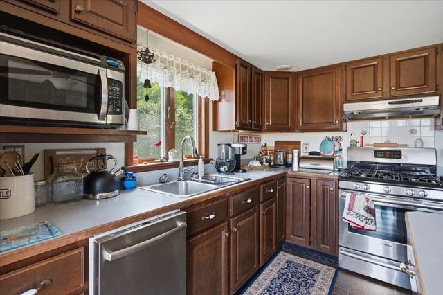 1253 Old West Road, Arlington, VT 05250