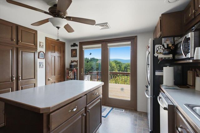1253 Old West Road, Arlington, VT 05250