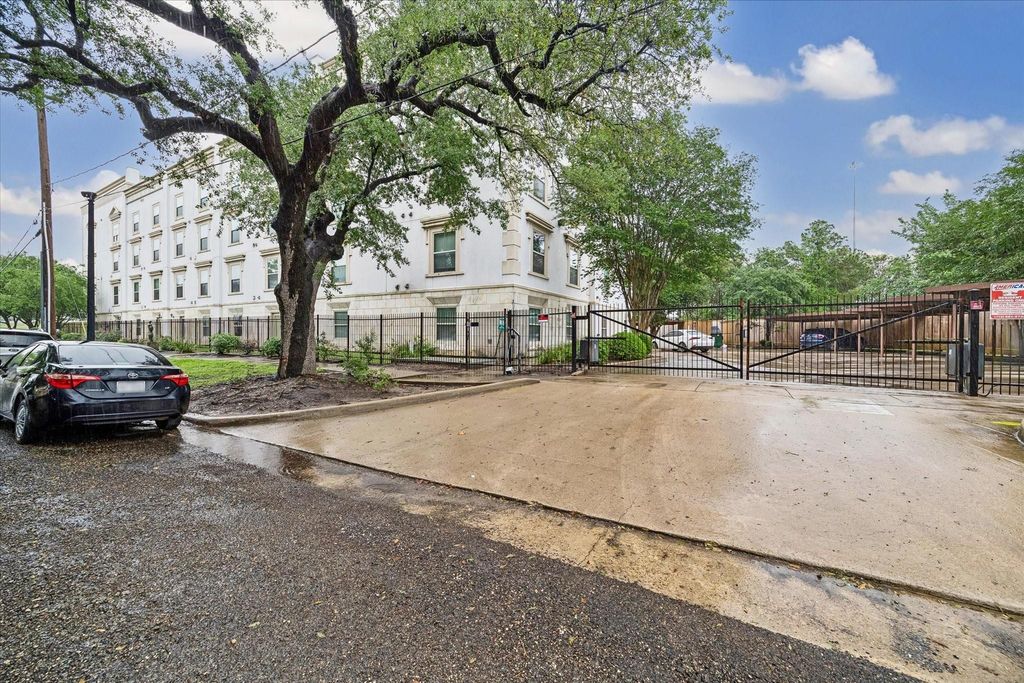3501 Chenevert Street 7, Houston, TX 77004