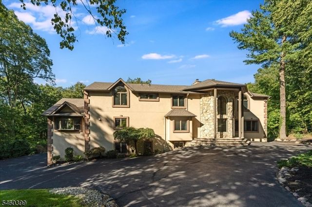2 Round Hill Ter, Kinnelon Boro, NJ 07405