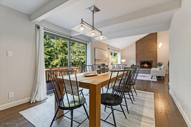 2 Round Hill Ter, Kinnelon Boro, NJ 07405