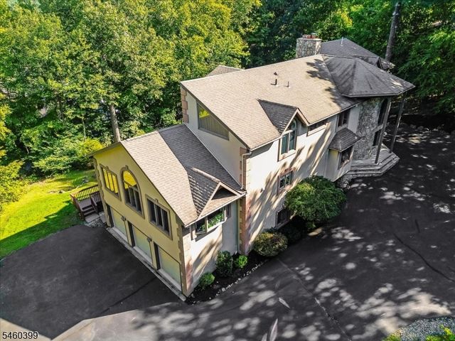 2 Round Hill Ter, Kinnelon Boro, NJ 07405