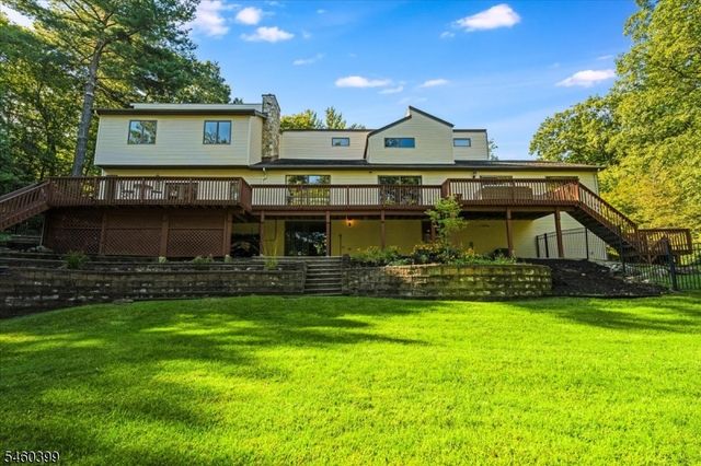 2 Round Hill Ter, Kinnelon Boro, NJ 07405