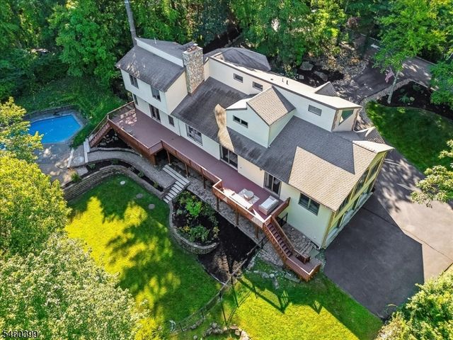 2 Round Hill Ter, Kinnelon Boro, NJ 07405