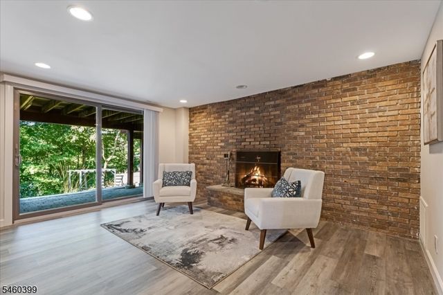 2 Round Hill Ter, Kinnelon Boro, NJ 07405