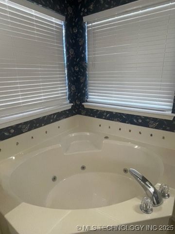 9203 E 87th Place, Tulsa, OK 74133