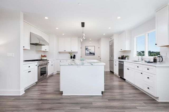 30 Calaveras Court, Hillsborough, CA 94010