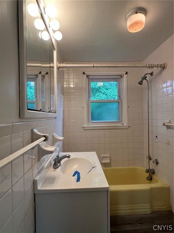 102 South Manor Drive, Manlius, NY 13057